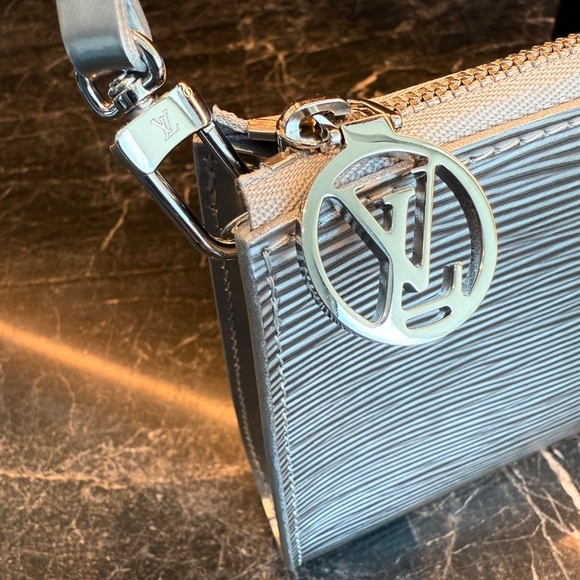 Louis Vuitton Silver Epi Pochette - Picture 3 of 12